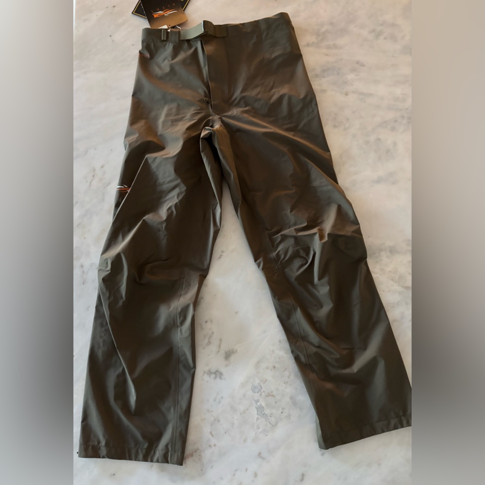 GORE-TEX Men's Dark Olive Sitka Dew Point Pants